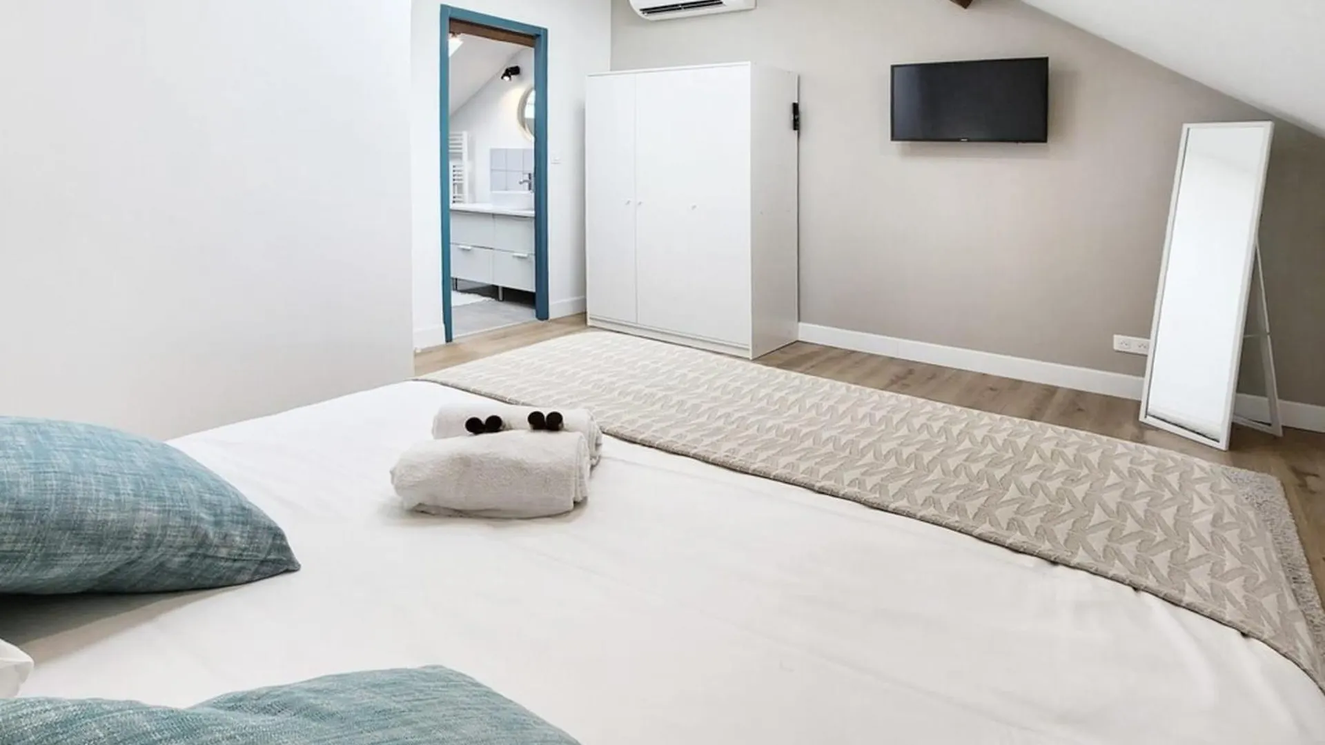 Villa Eurexpo 185M2 브론